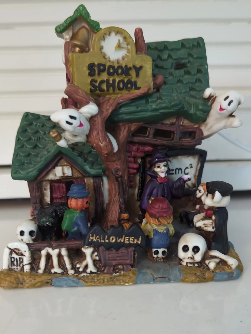 2001 Spooky Hollow Spooky School Lighted House